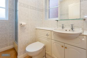 En-suite- click for photo gallery